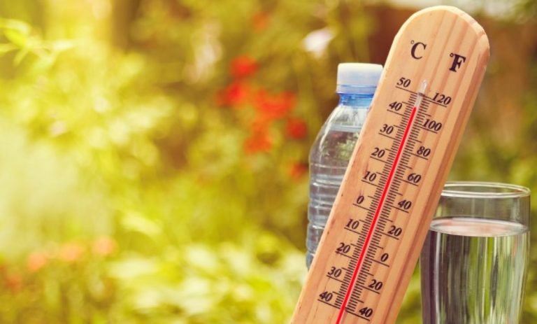 طقس اليوم الجمعة..أجواء حارة مع زخات مطرية في بعض المناطق